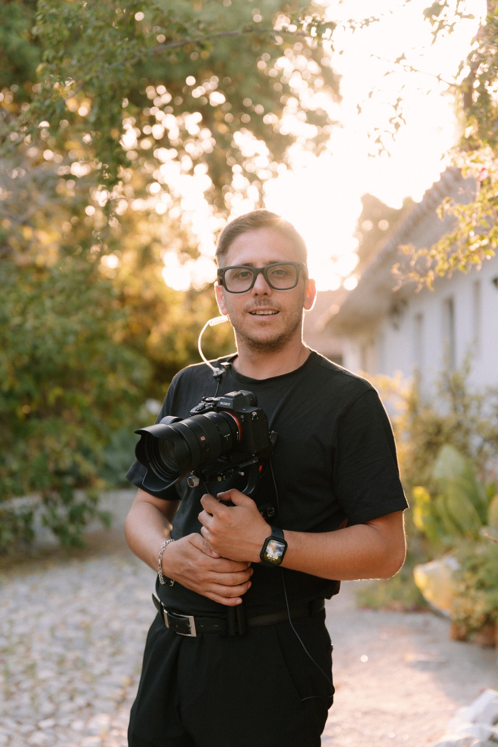 Javier Guerrero, videógrafo y CEO de Pictulovers, con su cámara